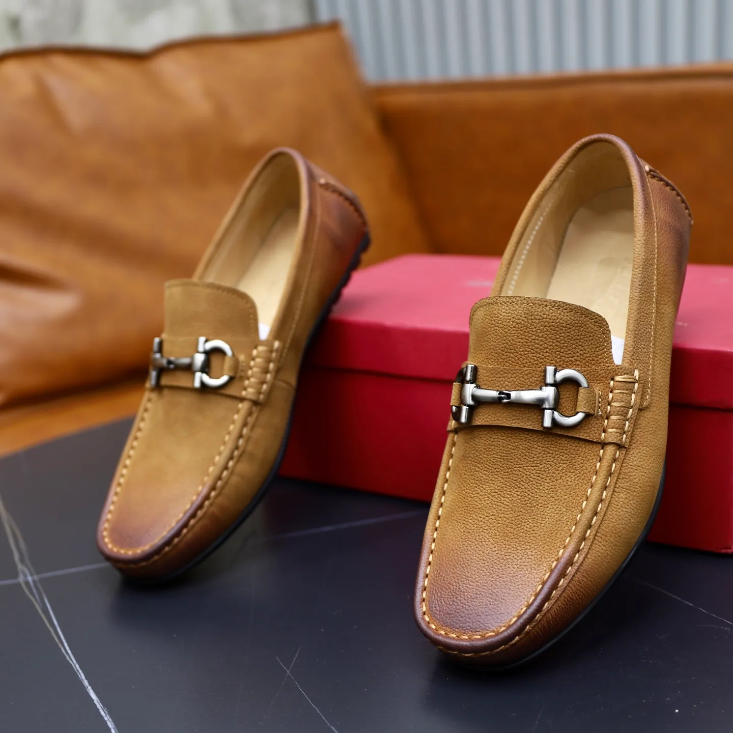 Men's men's shoes 💰462💰🙅‍♂️🙅‍♂️🙅‍♂️Niuli Brand: Ferragamo Standard code: Men's code 38/44 (45 customized) Grade: Same style as the official website Material: Original imported cowhide leather lining Original wear-resistant lightweight outsole Style category: Men's casual slip-on shoes Doudou shoes Noble luxury brand elements, top luxury color: actual picture color